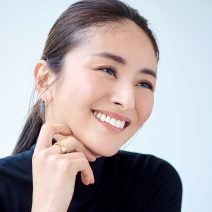 【ファッション×旬メイク】大人が「サマーミニマル」をモダンに着こなすコツは？｜美的GRAND