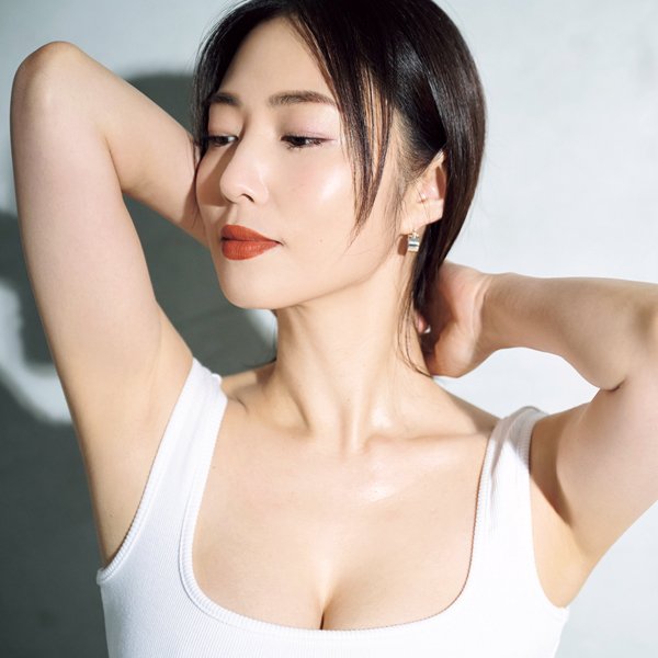 MEGUMIさん『美的』8月号で“艶メリハリボディ”披露｜美の秘訣を大公開  