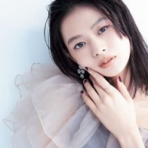 ベスコス1位のSUQQUのベージュリップをつけるならアイメイクは強く！ 人気H&Mが作る今どき顔は？