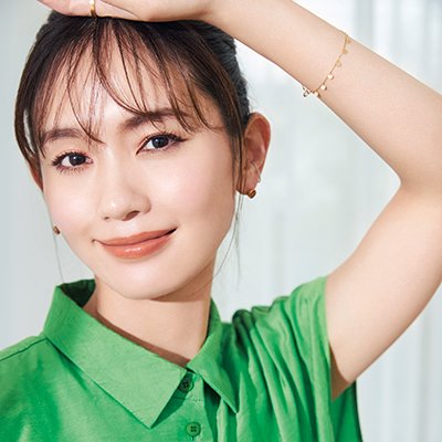 大人の夏顔を格上げ！中村ゆりが魅せる“こく色“オレンジメイク｜美的GRAND