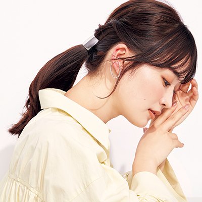 【梅雨時ヘアアレンジ】膨らみがちなハチ回りの髪は“ねじり結び”でボリュームダウン