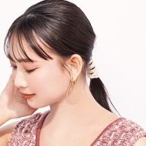 【梅雨時ヘアアレンジ】広がる髪は“ワイヤーひも“でタイト結びに♡