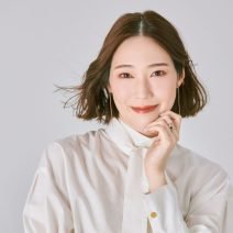 愛月ひかるさん愛用私物コスメ「田中みな実さんセレクトは間違いない（笑）」【宝塚歌劇OGセルフメイク】