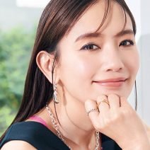 中村ゆりの“こく色”夏メイク。ネイビーのシャドウで涼感アクセントをプラス｜美的GRAND