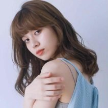 柔らか質感の大人の夏パーマヘア！髪質を選ばず、可愛いセミロングに｜最旬ヘアカタログ
