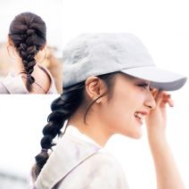 アクティブな日はキャップで映える簡単ヘアアレンジを！「キャップ×編み込み」