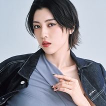 三吉彩花さんが秋のセルフメイク！ アディクションのブラウンレッドの潤みリップが主役♡