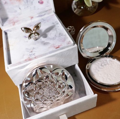 シャネルの新作香水やコスメデコルテの限定フェイスパウダーは要