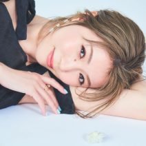 オール私物で！綾 凰華さん“ツヤ系底上げメイク”を実況中継【宝塚歌劇OGセルフメイク】