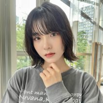 軽さと抜け感が絶妙！暗髪美人な大人のシンプルボブ｜最旬ヘアカタログ