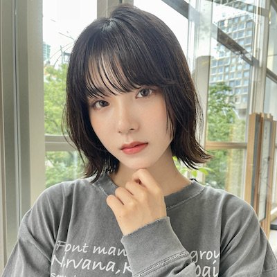 軽さと抜け感が絶妙！暗髪美人な大人のシンプルボブ｜最旬ヘアカタログ
