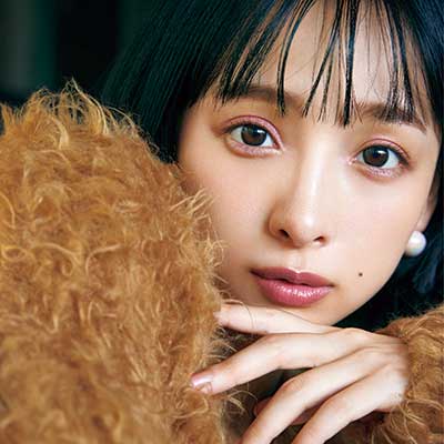 シャギーニット×モーヴなうるみツヤシャドウでかわいらしさ＆大人の雰囲気をゲット♡