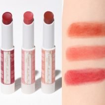 【人気色ランキング】キャンメイクのリップ「むちぷるティント」を スウォッチ♡ 新色や『美的』エディターの推し色も！