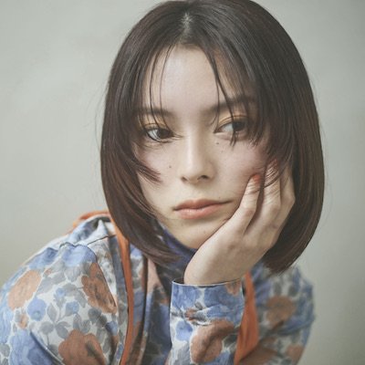 長め前髪＆顔まわりレイヤーで垢抜け！こっくりカラーのシンプルボブ｜最旬ヘアカタログ