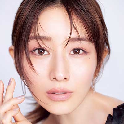 田中みな実、強さと甘さを両立する赤み系メイクを披露♡ 『美的』1月号表紙の使用コスメ＆メイクポイントは？