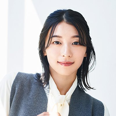 小顔効果抜群！ 伸ばしかけの前髪もかわいらしく見える簡単アレンジ