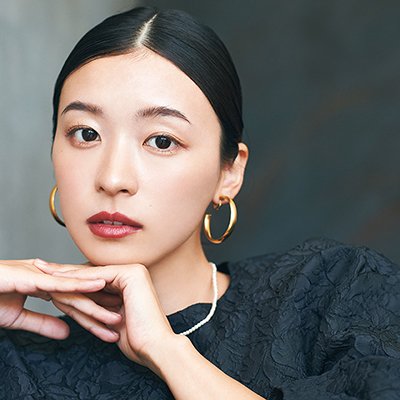 【簡単前髪アレンジ】パーティにもおすすめ！タイトなセンター分けでクールに♡