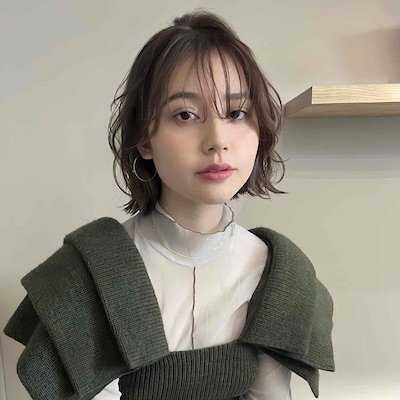 ゆるふわパーマ＆うざバングで抜け感UP！大人に似合う甘めボブ｜最旬ヘアカタログ