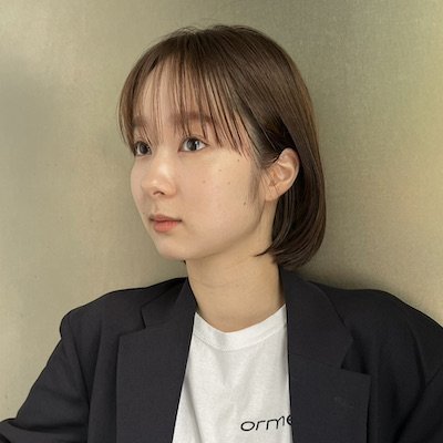扱いやすくお洒落に差がつく！柔らか寒色のストレートボブ｜最旬ヘアカタログ