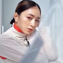 みちょぱさんの赤メイク｜大人モードにぴったり♡ シルバーパールを含んだ赤シャドウでほんのりモードに