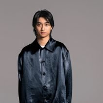 奥平大兼さん「役を演じて『信じること』について考えさせられた」｜ドラマ『ワンダーハッチ-空飛ぶ竜の島-』スペシャルインタビュー