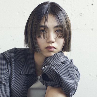 印象チェンジに！プツッとラインがお洒落なステップカット風ワンレングスボブ｜最旬ヘアカタログ