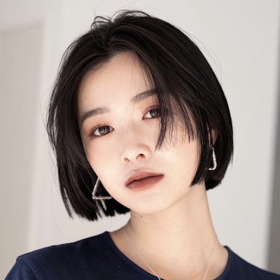 重さとエアリーでお洒落に！ステップカット風のナチュラルボブ｜最旬ヘアカタログ