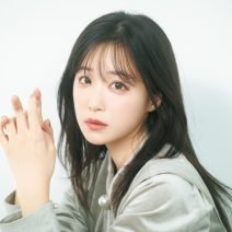 あざとテクが大注目！ 休井美郷さんの“盛れたベストコスメ”｜“あざとさが盛れる”名品3選