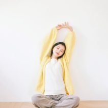 冬の寒さで体が縮こまってバキバキ…冬の「こり」に関するお悩みに対してプロが回答