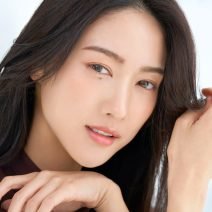 眉の描き方、アップデートできてる？ 大人のための「ふんわり眉」メイクのコツ｜yumiの大人メイク悩み解決塾 Vol.4
