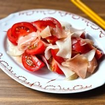 温活＆消化促進もサポート！さっぱり止まらないおいしさ「ガリかぶトマト」【Today’s SALAD #269】