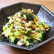 「指定野菜」に昇格決定のブロッコリーは美容効果もメジャー級「ブロッコリーと鶏ささみのサラダ」【Today’s SALAD #270】