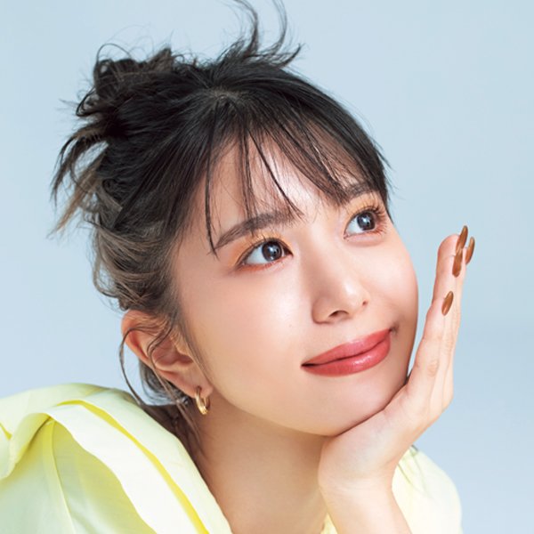本日発売】RMKの春新色コスメで最旬メイク｜軽やかなオレンジの目元が