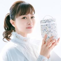 石井美保さんPRESENTS♡ 『美的』3月号付録“小花柄ホワイトバニティポーチ”の魅力を大解剖！｜石井さん流の使い方も大公開