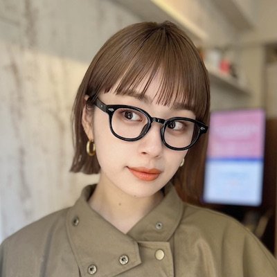 ワイドバングでカジュアル＆モードに！ぷつっとラインで魅せる大人のボブ｜最旬ヘアカタログ
