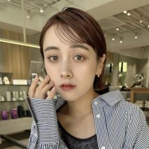 タイトシルエットで簡単！ツヤ感カラー＆モードカジュアルなショート｜最旬ヘアカタログ