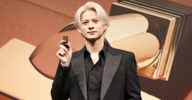 2024年のクリスマスの特別な衣装 平野紫耀さんがイヴ・サンローラン・ボーテ アジア アンバサダー 口紅