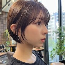 顔まわりデザインで小顔見せも！大人かわいいミニボブ｜最旬ヘアカタログ