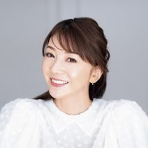 57歳、この透明感！ 君島十和子さんが肌のために変えた食べ方の法則｜美的GRAND