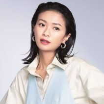 榮倉奈々さん「オフの日はアイブロウとチークだけで過ごす」｜ 『美的』4月号で“ナチュラル美人”際立つ3パターン表紙に登場