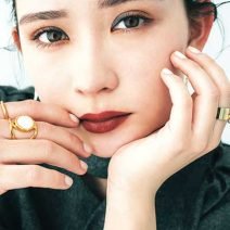 プラダのガーネットレッドリップで今どきしゃれ顔を演出♡｜畑 芽育さん×人気H&Mが最旬春メイクを提案