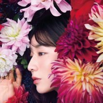 田中みな実さん「圧倒的な存在感が息苦しさを覚えるほど美しい」｜花が言うには。Vol.29