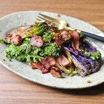 栄養値高い交配野菜を存分に味わう「プチヴェールとベーコンのホットサラダ」【Today’s SALAD #276】