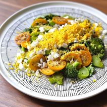 美肌ビタミンもたんぱく質もバランスよく！春らしさあふれるひと皿「ブロッコリーと金柑のミモザ風サラダ」【Today’s SALAD #275】