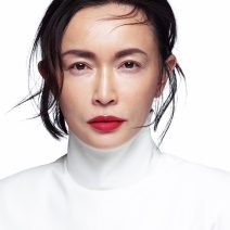 【AYAKO meets 長谷川京子】大胆な赤リップは、ミニマムメイクで優しくラグジュアリーに｜美的GRAND