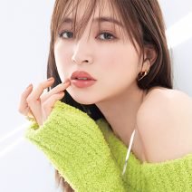 ひと塗りで抜け感・しゃれ感♡ 大人の印象操作ができる“ツヤむちっ”リップ3選