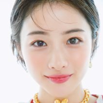 石原さとみさん「パパッとメイクするときはラメシャドウを重宝」｜『美的』5月号スペシャルインタビュー