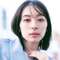 【鳴海 唯さん×KUBOKIさん】鮮やかに発光する“NEO透明感メイク”で色っぽさを纏う♡