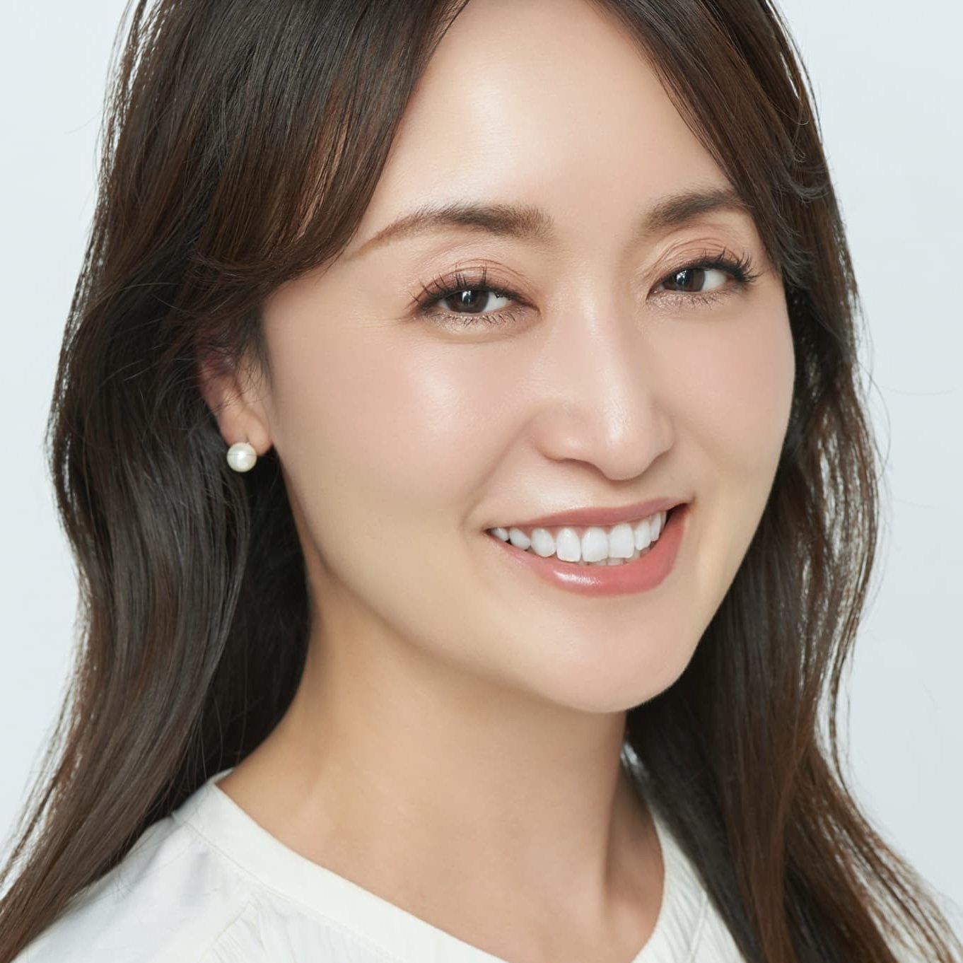 「まぶたやせ」を補正するメイク方法は？ 印象が若返る大人のアイメイクのコツ｜yumiの大人のメイク悩み解決塾 Vol.9