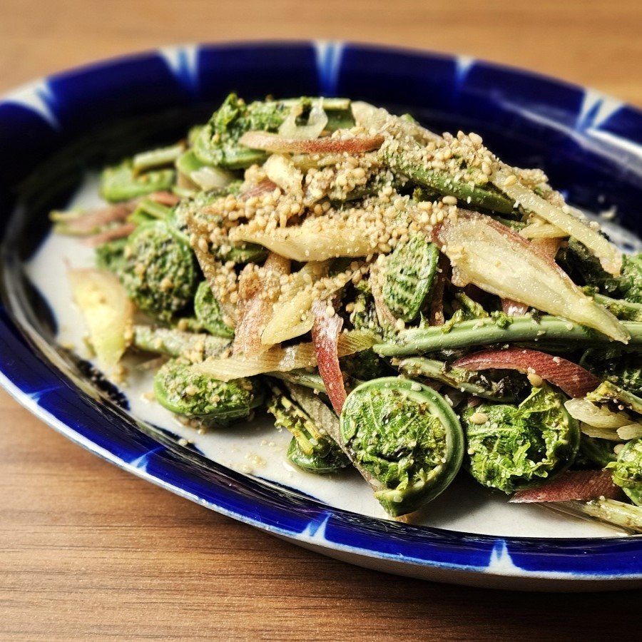 抗酸化効果の高い山菜でデトックス！「こごみとみょうがのサラダ